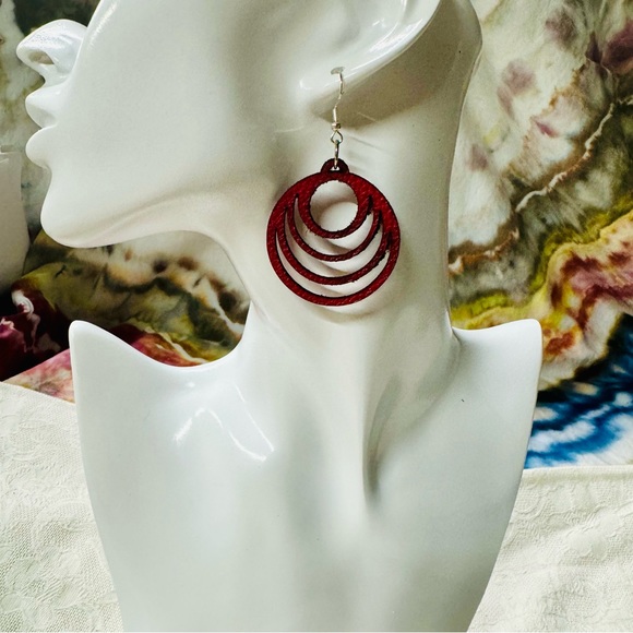 Red Leather Earrings circles medium -handmade jewelry - Picture 9 of 9